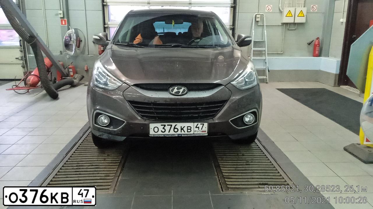 Фото автомобиля HYUNDAI IX35, 2014 — госномер О376КВ47. Цвет: Коричневый