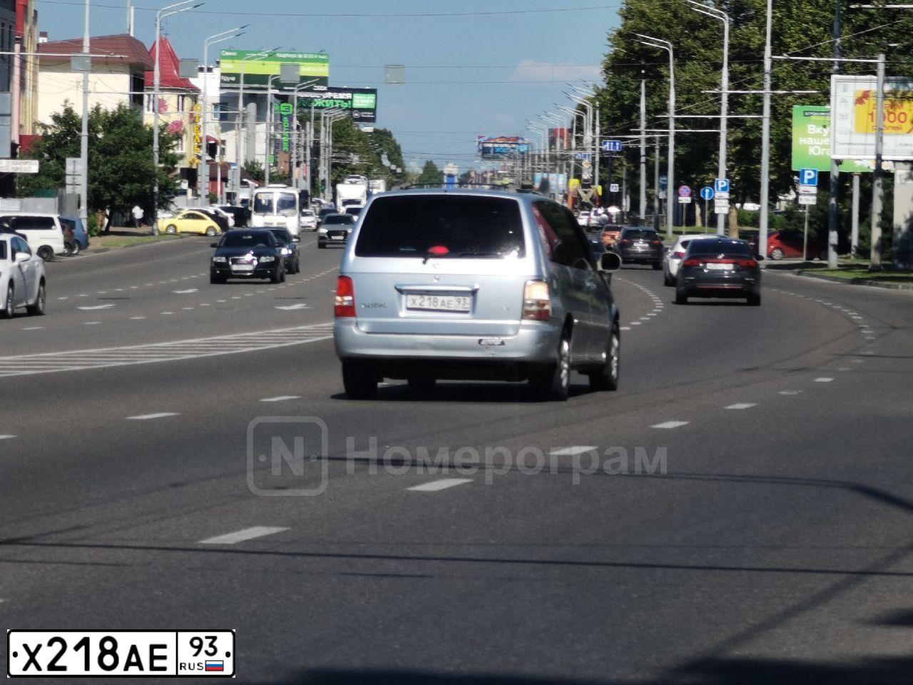 Фото автомобиля KIA CARENS, 2005 — госномер Х218АЕ93. Цвет: СЕРЕБРИСТЫЙ