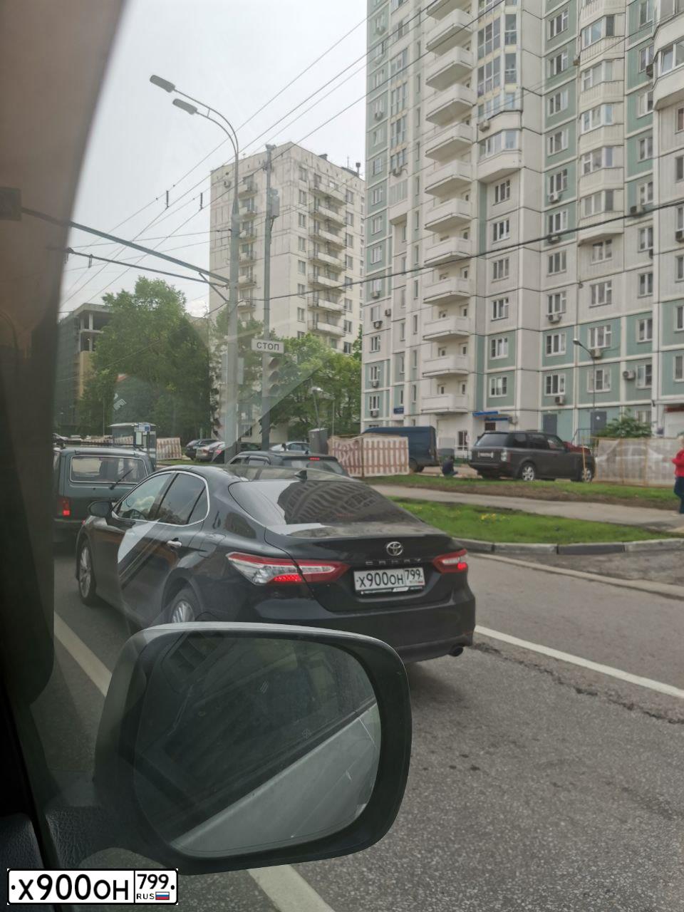 Фото автомобиля TOYOTA CAMRY, 2019 — госномер К094КО95. Цвет: ЧЕРНЫЙ МЕТАЛИК