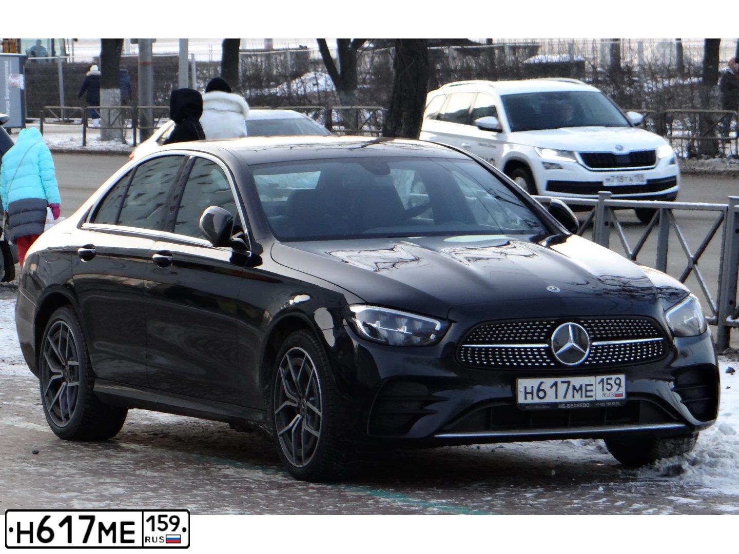 Фото автомобиля MERCEDES E-KLASSE, 2020 — госномер У053ЕН44. Цвет: ЧЕРНЫЙ