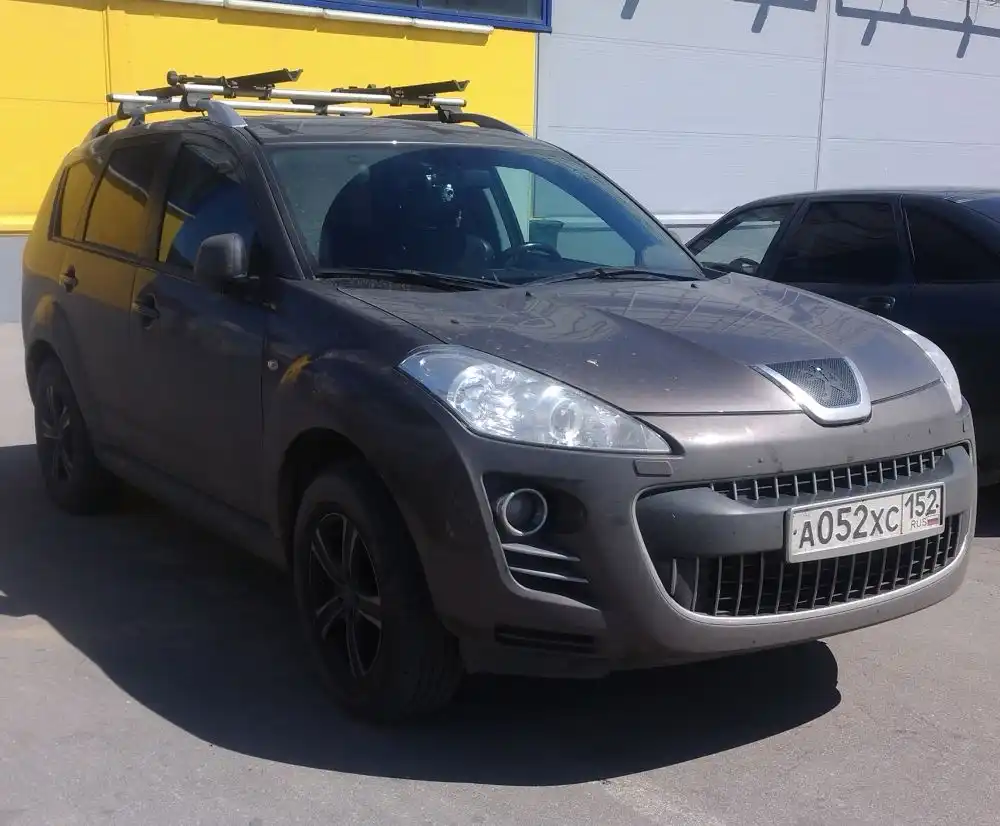Фото автомобиля PEUGEOT 4007, 2010 — госномер Т554ОА152. Цвет: Коричневый