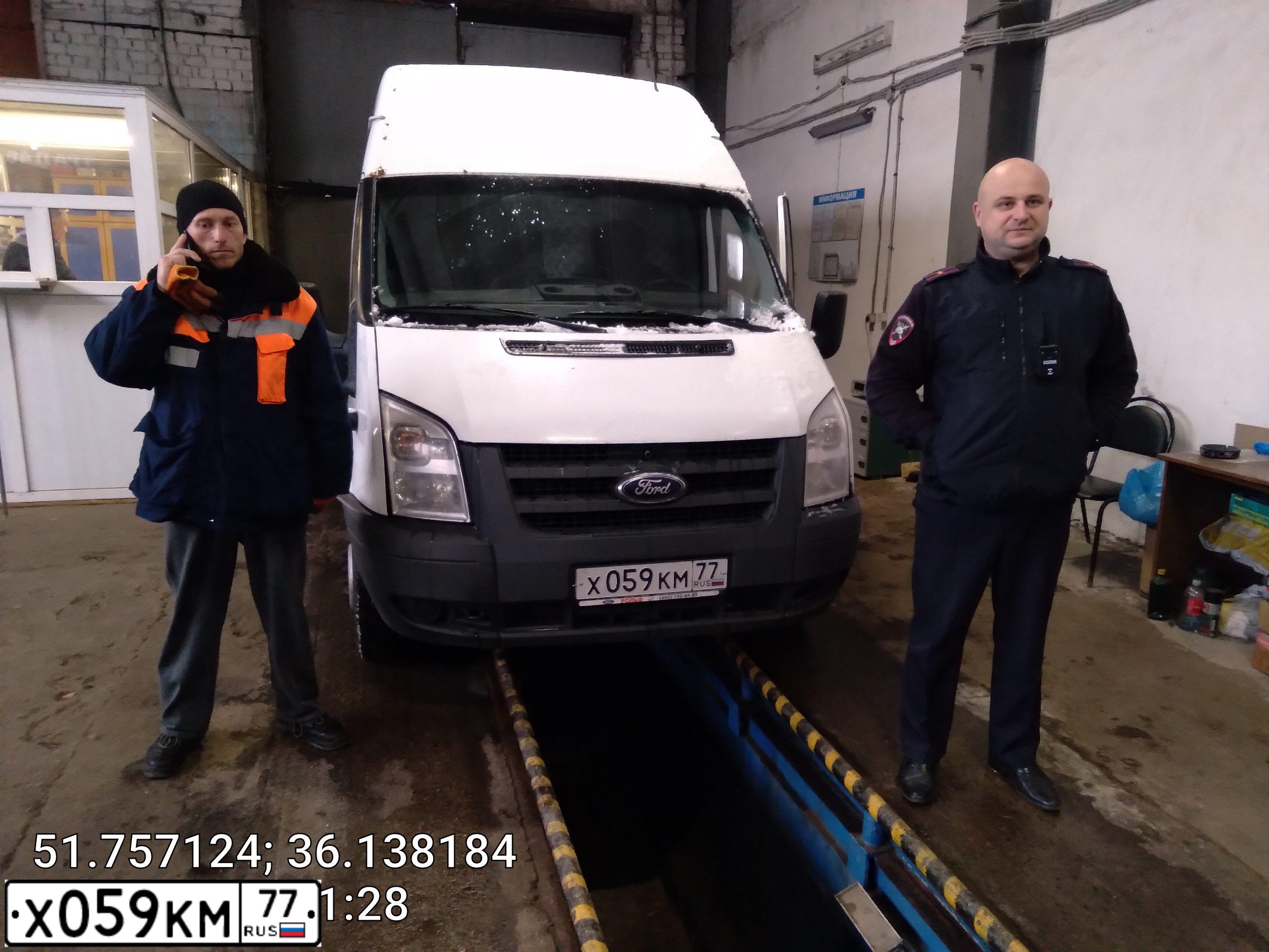 Фото автомобиля FORD TRANSIT, 2008 — госномер Х059КМ77. Цвет: Белый