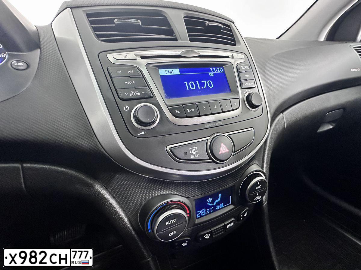 Фото автомобиля HYUNDAI ХЕНДЭ СОЛЯРИС, 2016 — госномер Х982СН777. Цвет: СЕРЕБРИСТЫЙ