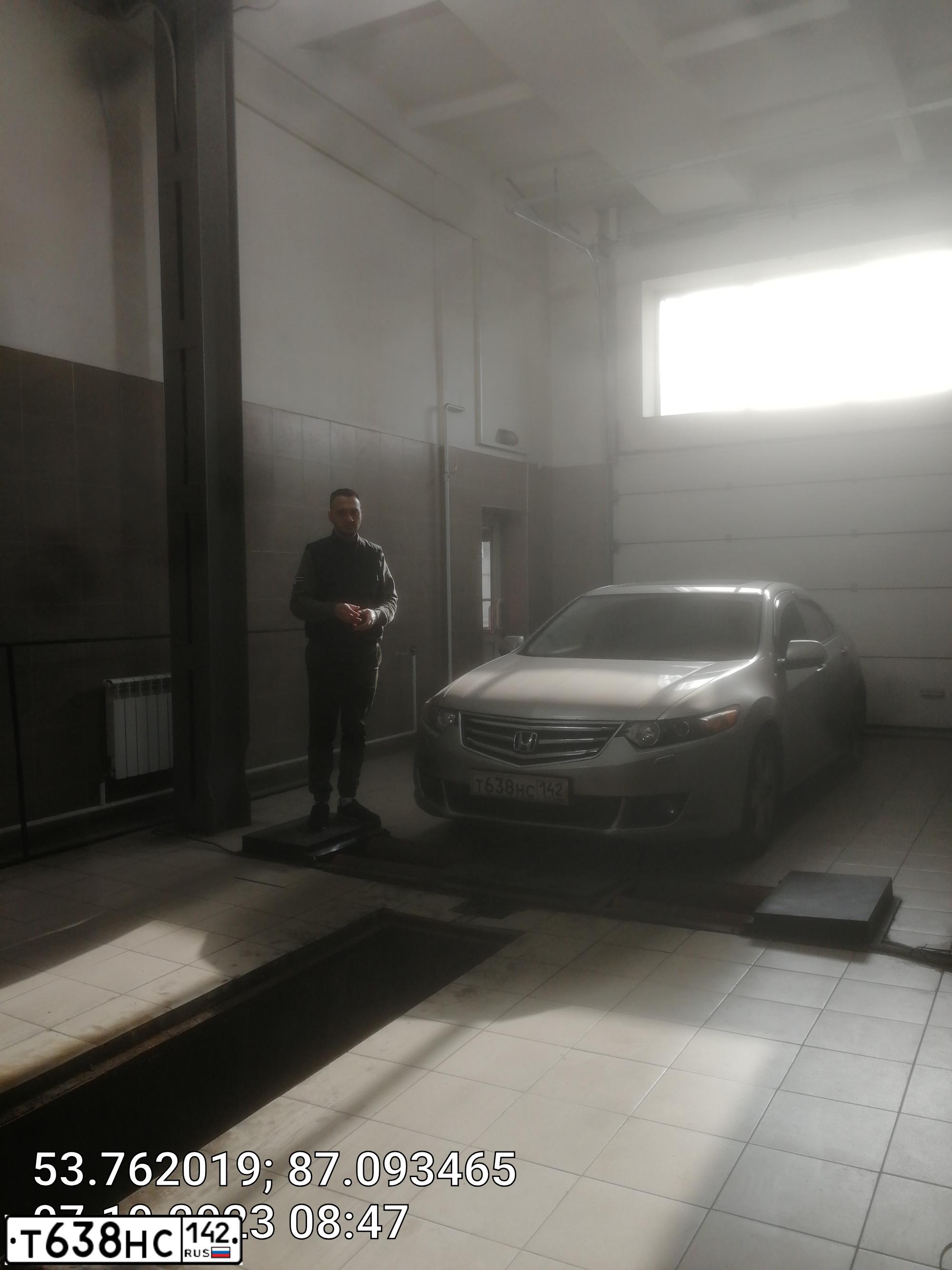 Фото автомобиля HONDA ACCORD, 2008 — госномер Т638НС142. Цвет: Серебристый