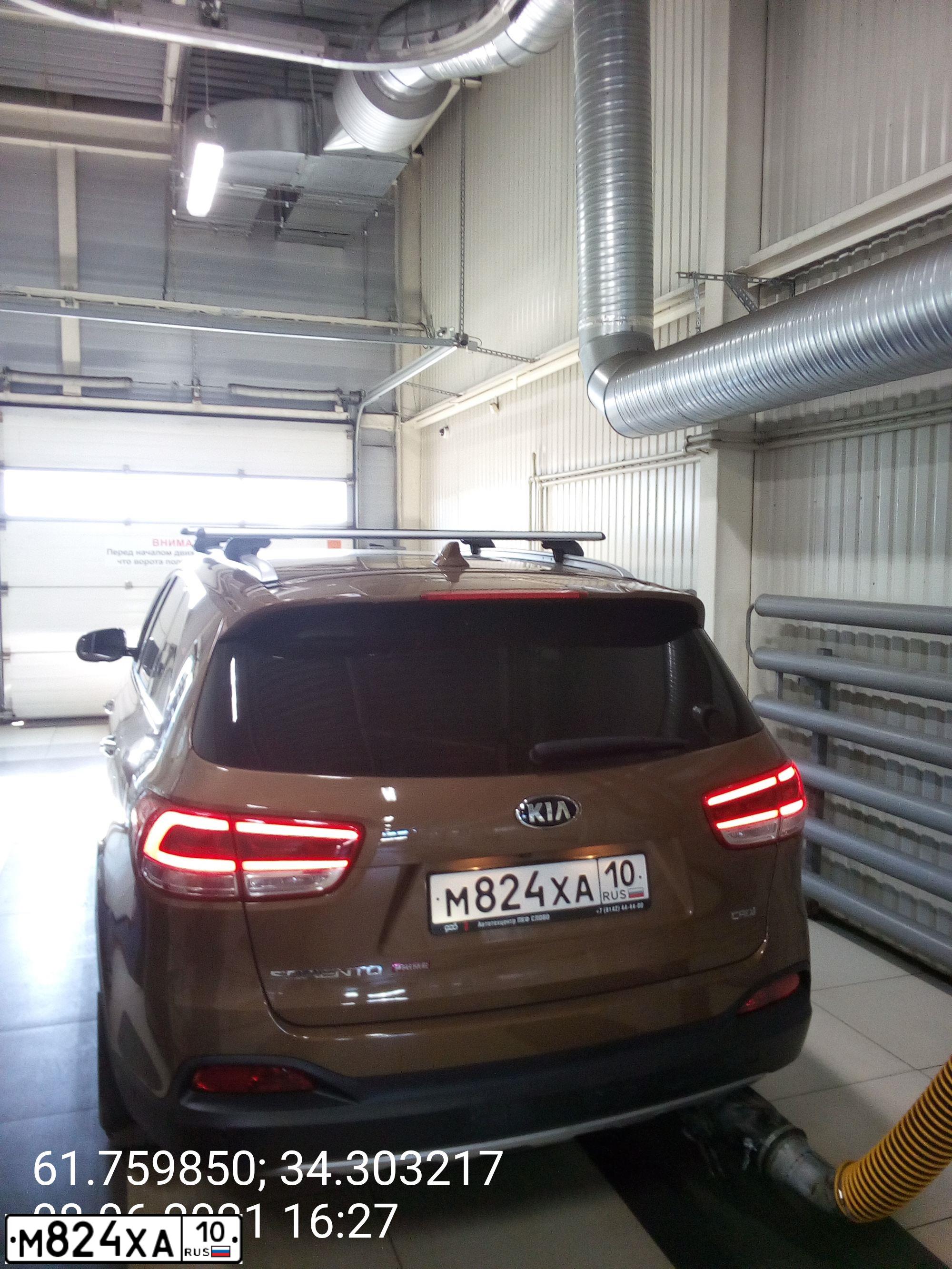 Фото автомобиля KIA SORENTO, 2016 — госномер М695ММ10. Цвет: Коричневый