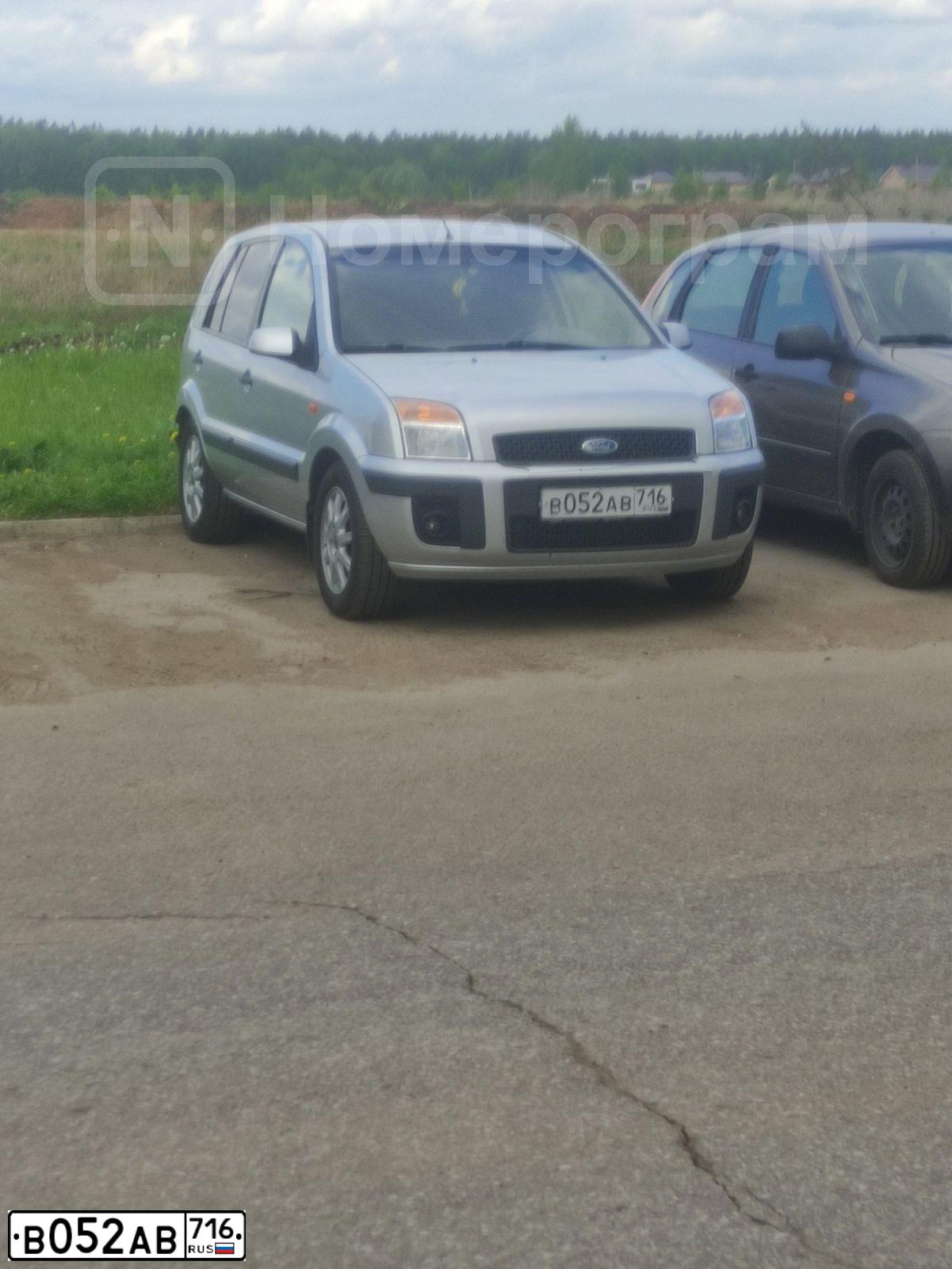 Фото автомобиля FORD FUSION, 2008 — госномер В052АВ716. Цвет: СЕРЕБРИСТЫЙ