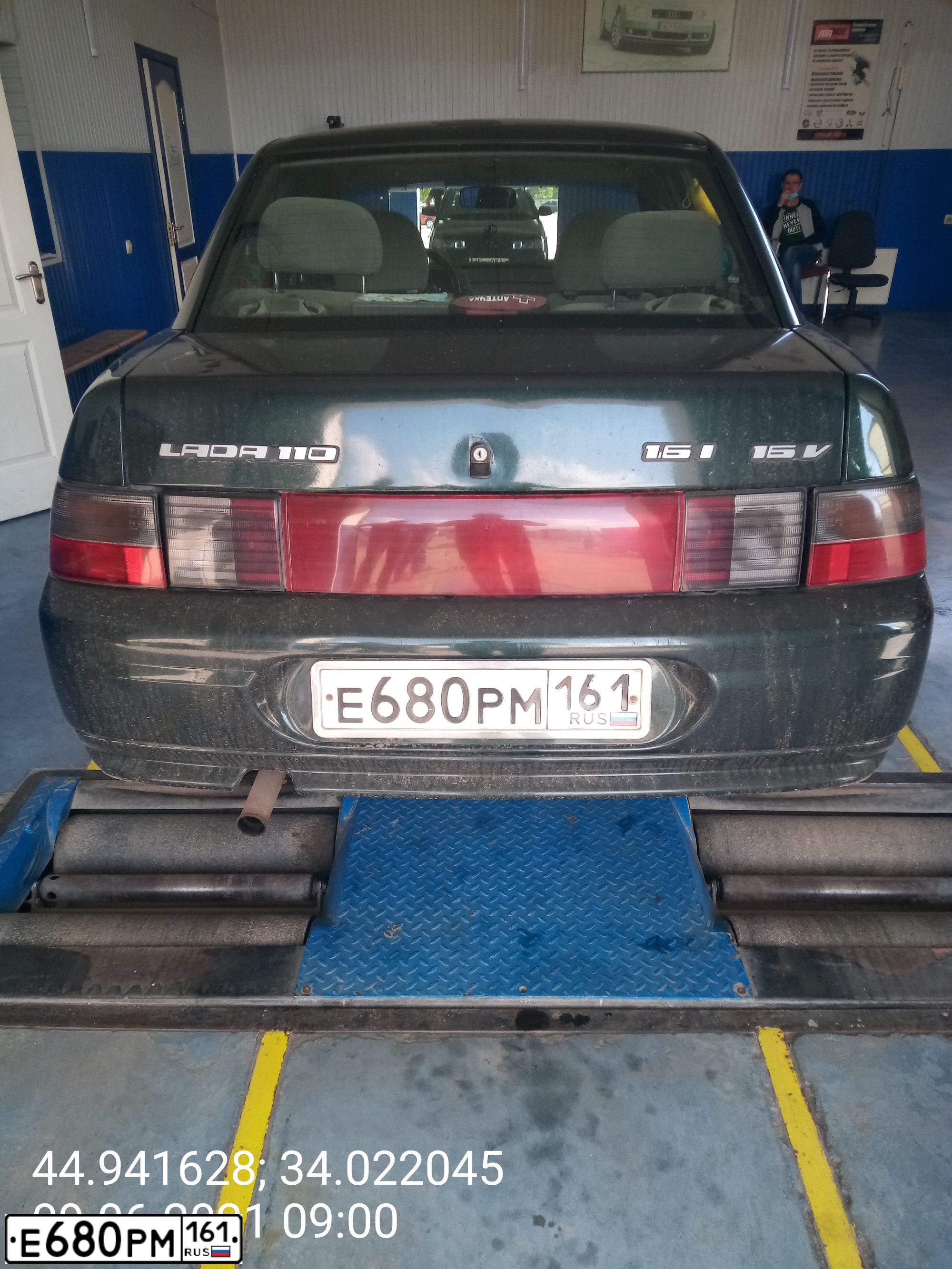 Фото автомобиля LADA 2110, 2004 — госномер Е680РМ161. Цвет: ТЕМНО-ЗЕЛЕНЫЙ