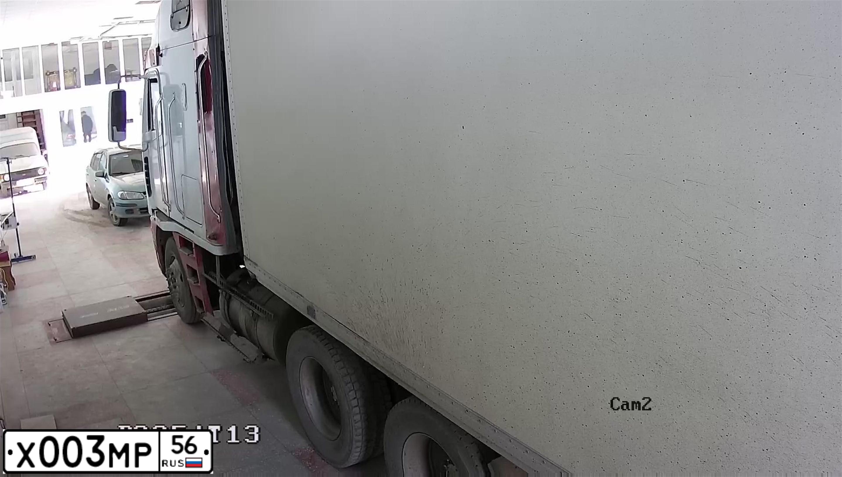 Фото автомобиля MERCEDES ACTROS, 1997 — госномер Х003МР56. Цвет: ЛИАНА