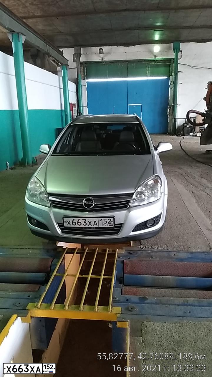 Фото автомобиля OPEL ASTRA, 2009 — госномер Х663ХА152. Цвет: Серебристый