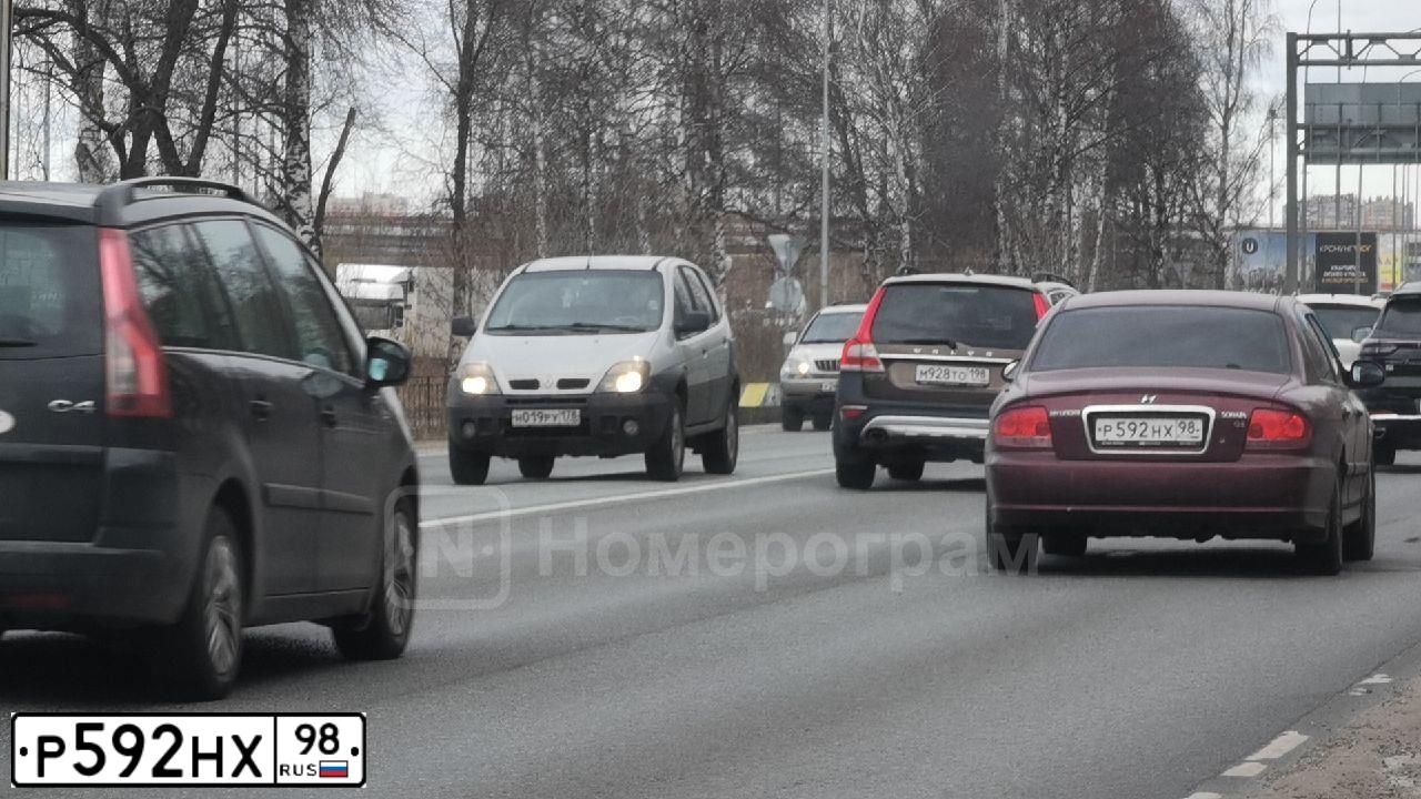 Фото автомобиля TAGAZ SONATA, 2008 — госномер Р592НХ98. Цвет: КРАСНЫЙ
