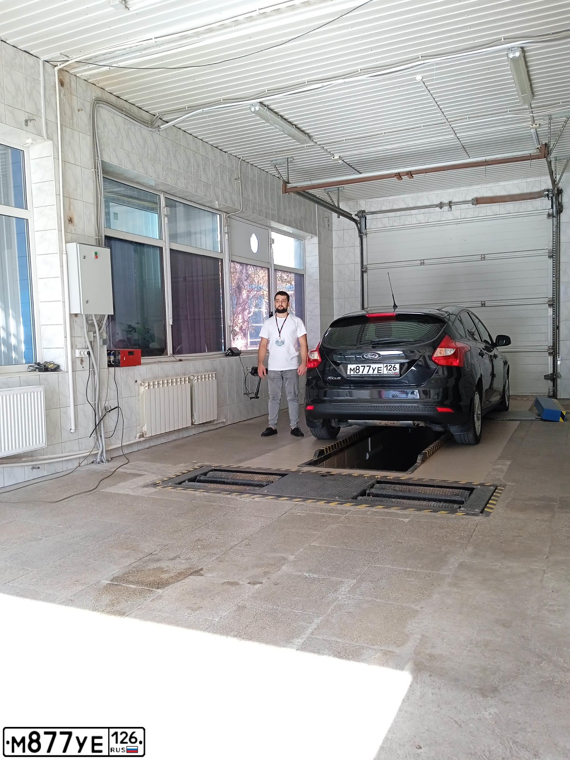 Фото автомобиля FORD FOCUS, 2013 — госномер Н780ХТ126. Цвет: ЧЕРНЫЙ