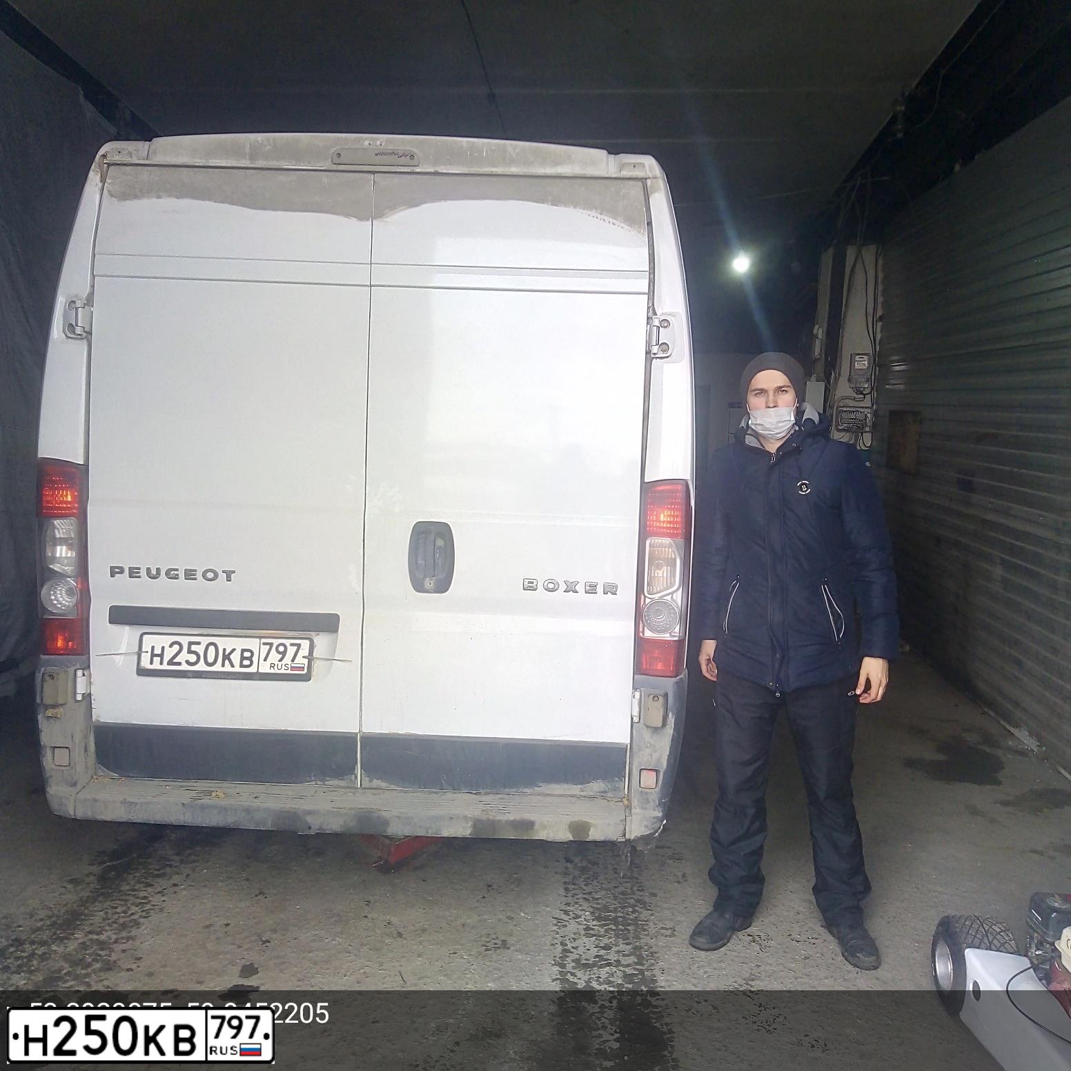 Фото автомобиля PEUGEOT BOXER, 2011 — госномер К257АТ550. Цвет: Белый