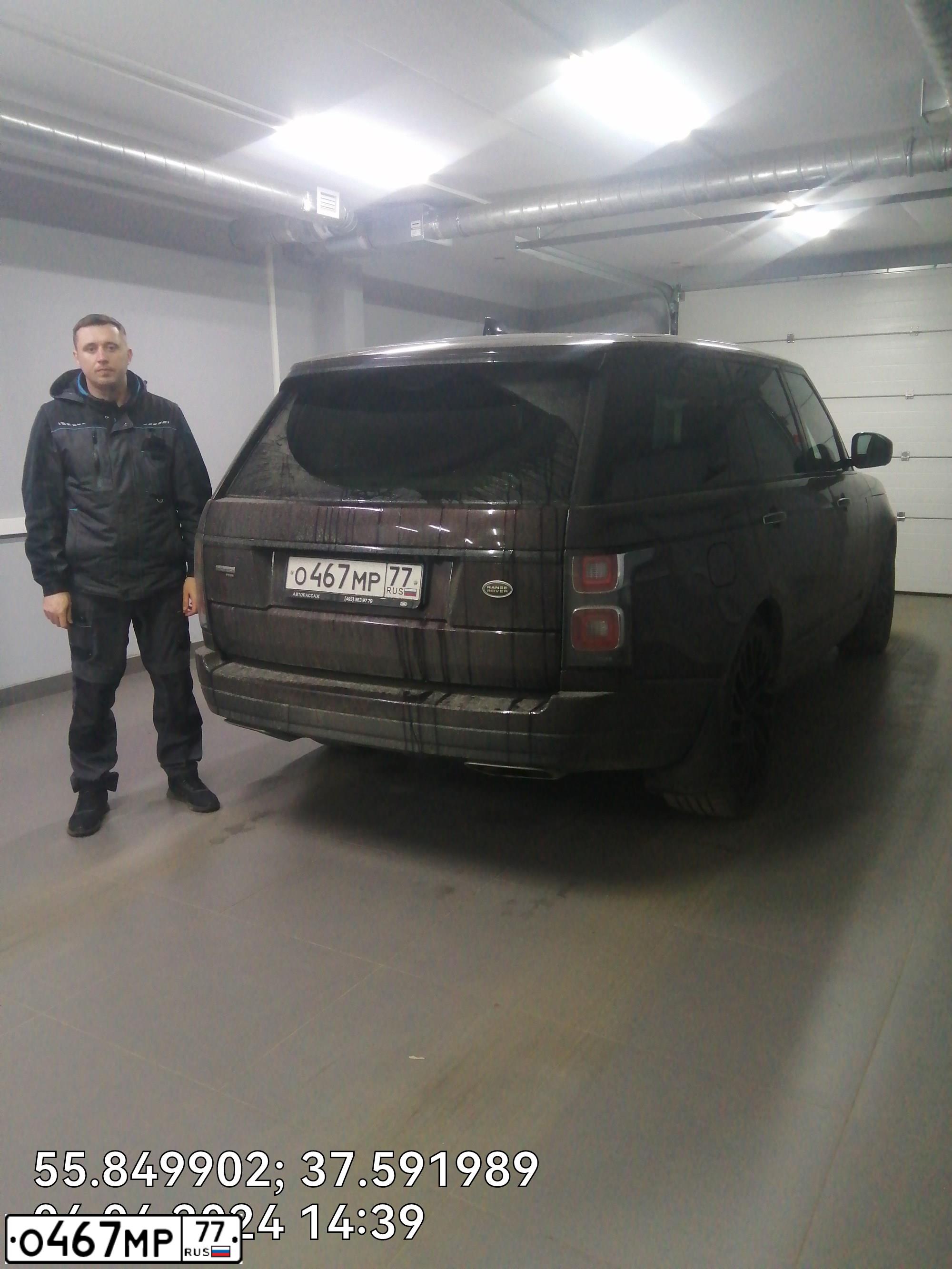 Фото автомобиля LANDROVER RANGE ROVER, 2020 — госномер О375НС797. Цвет: Красный