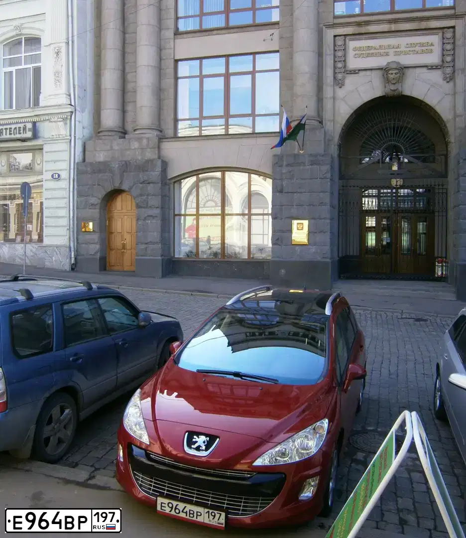 Фото автомобиля PEUGEOT 308, 2010 — госномер Т687ЕР790. Цвет: Красный