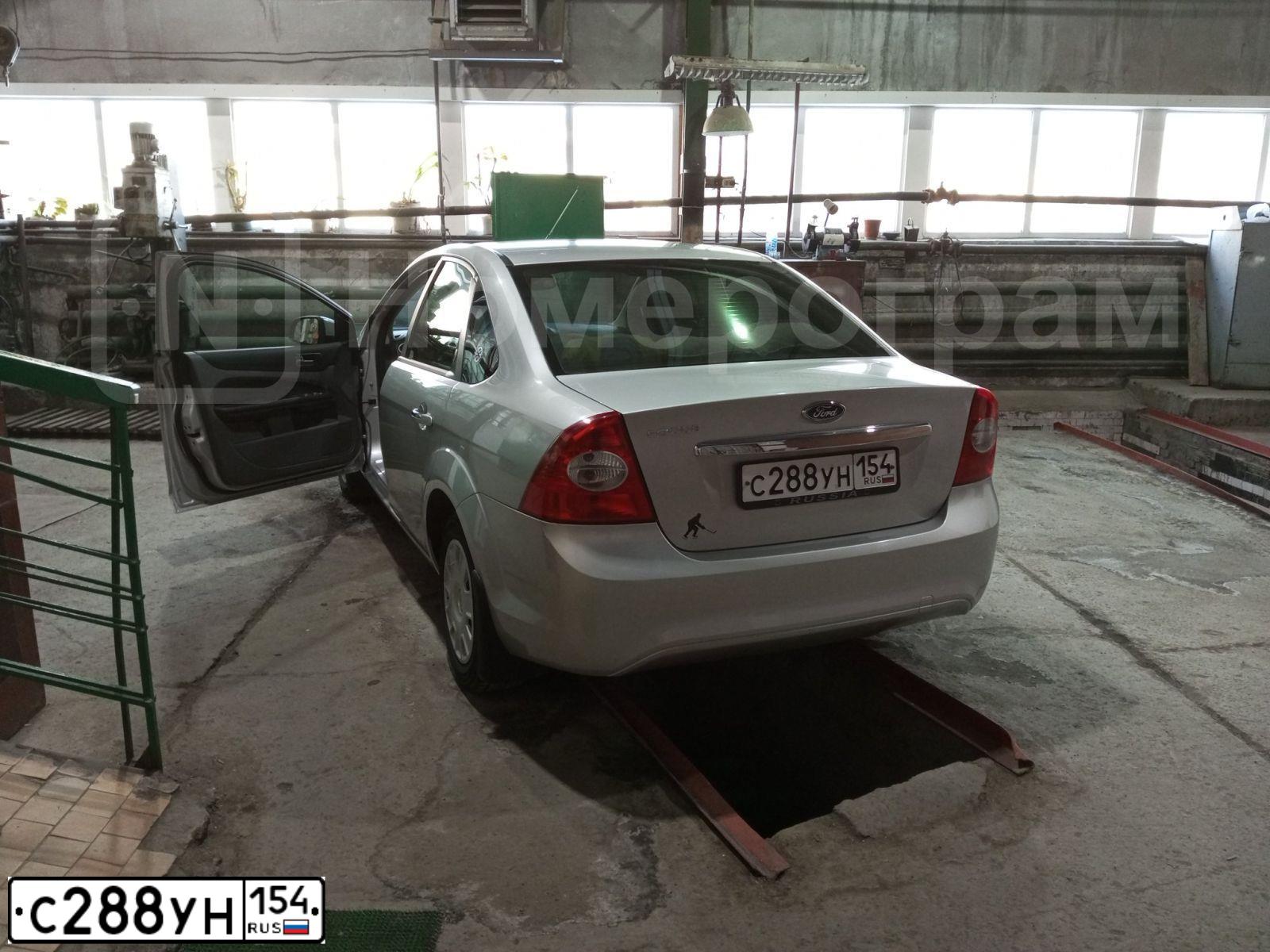 Фото автомобиля FORD FOCUS, 2008 — госномер Х050ВЕ197. Цвет: Серебристый