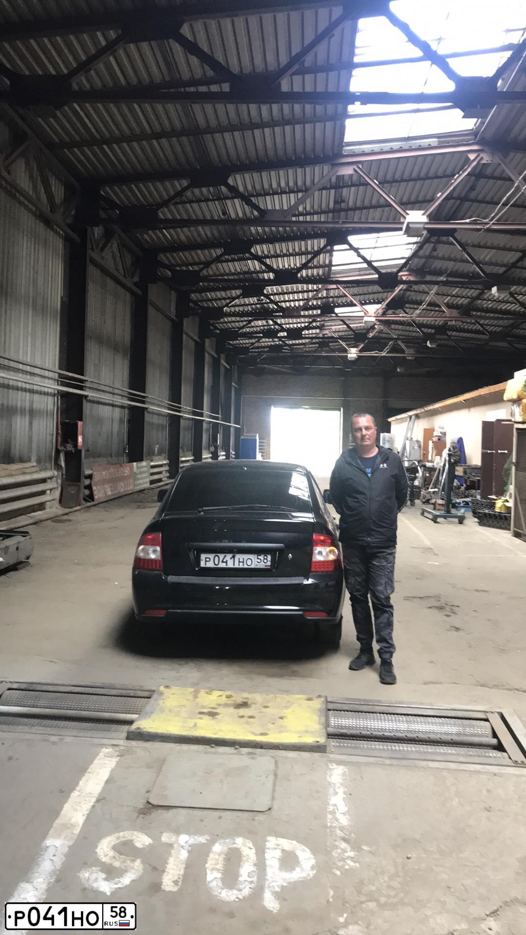 Фото автомобиля LADA 2172 PRIORA, 2014 — госномер Т194КВ58. Цвет: Сине-Черный