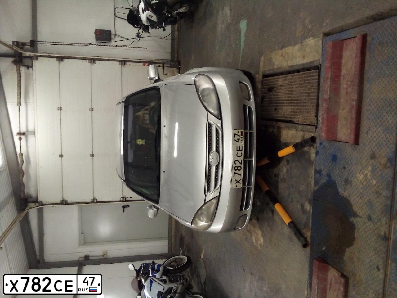 Фото автомобиля CHEVROLET LACETTI, 2006 — госномер Х782СЕ47. Цвет: Серебристый