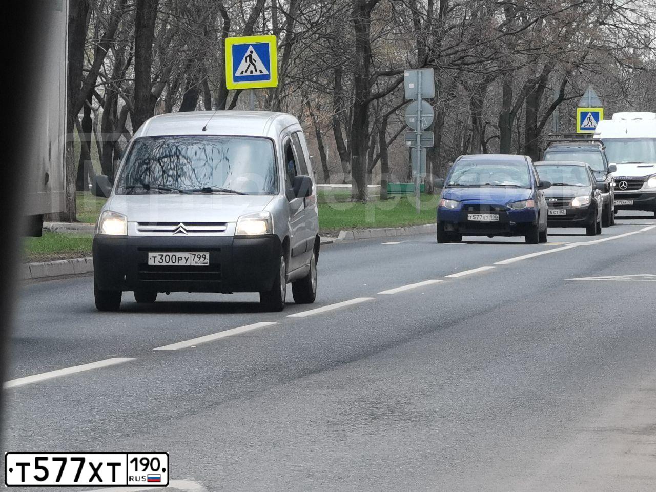 Фото автомобиля MITSUBISHI COLT, 2009 — госномер Т577ХТ190. Цвет: СИНИЙ