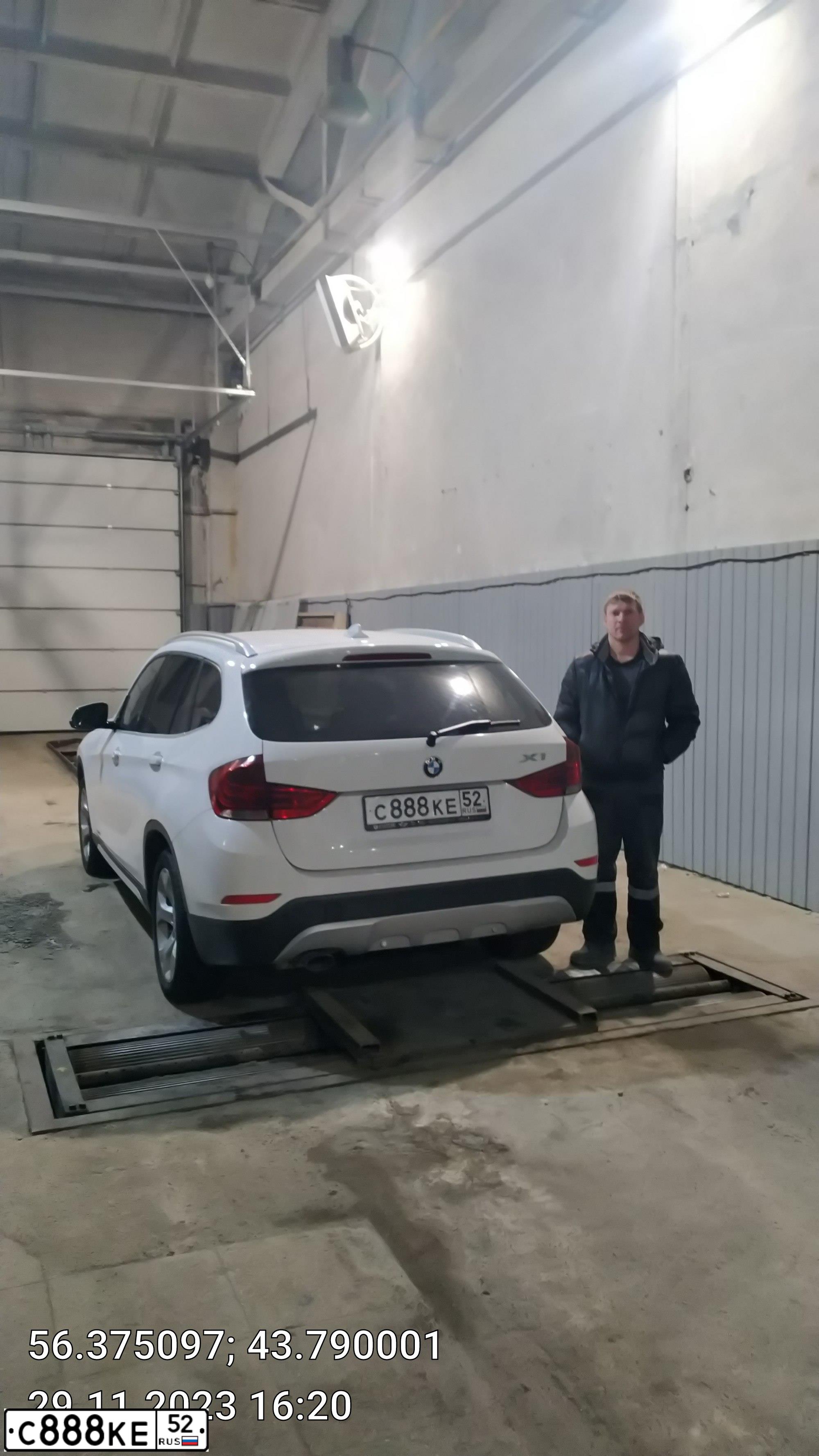Фото автомобиля BMW X1, 2014 — госномер С888КЕ52. Цвет: БЕЛЫЙ