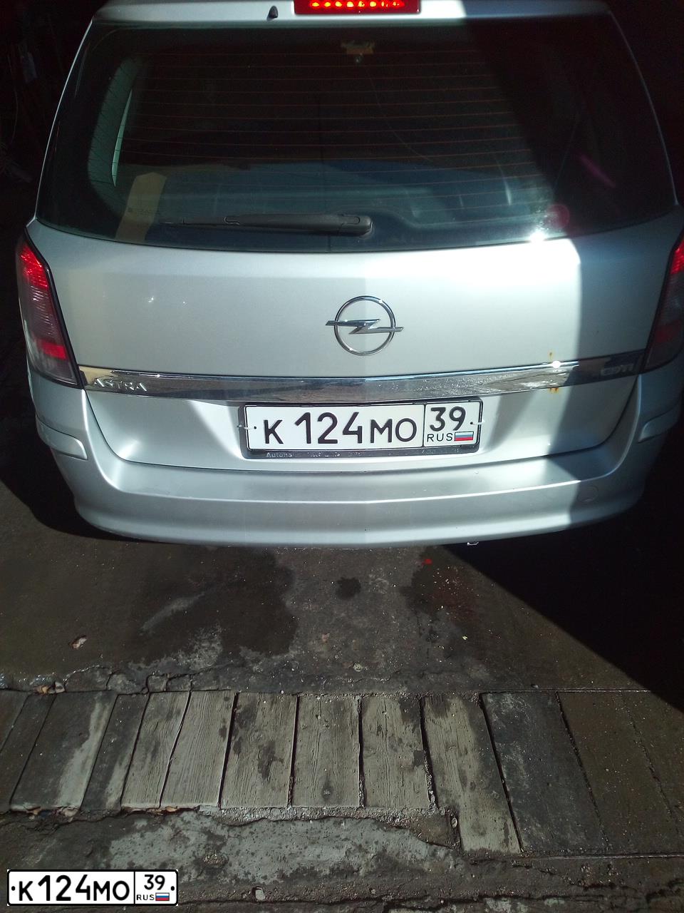 Фото автомобиля OPEL ASTRA, 2007 — госномер О144РР32. Цвет: Серебристый