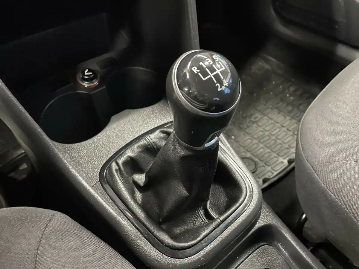 Фото автомобиля VOLKSWAGEN POLO, 2016 — госномер Н168ТЕ33. Цвет: СЕРЕБРИСТЫЙ
