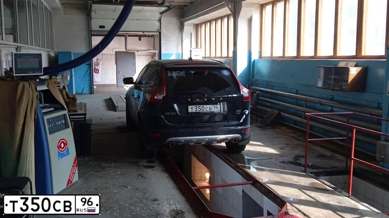 Фото автомобиля VOLVO XC60, 2012 — госномер Т350СВ96. Цвет: ЧЕРНЫЙ