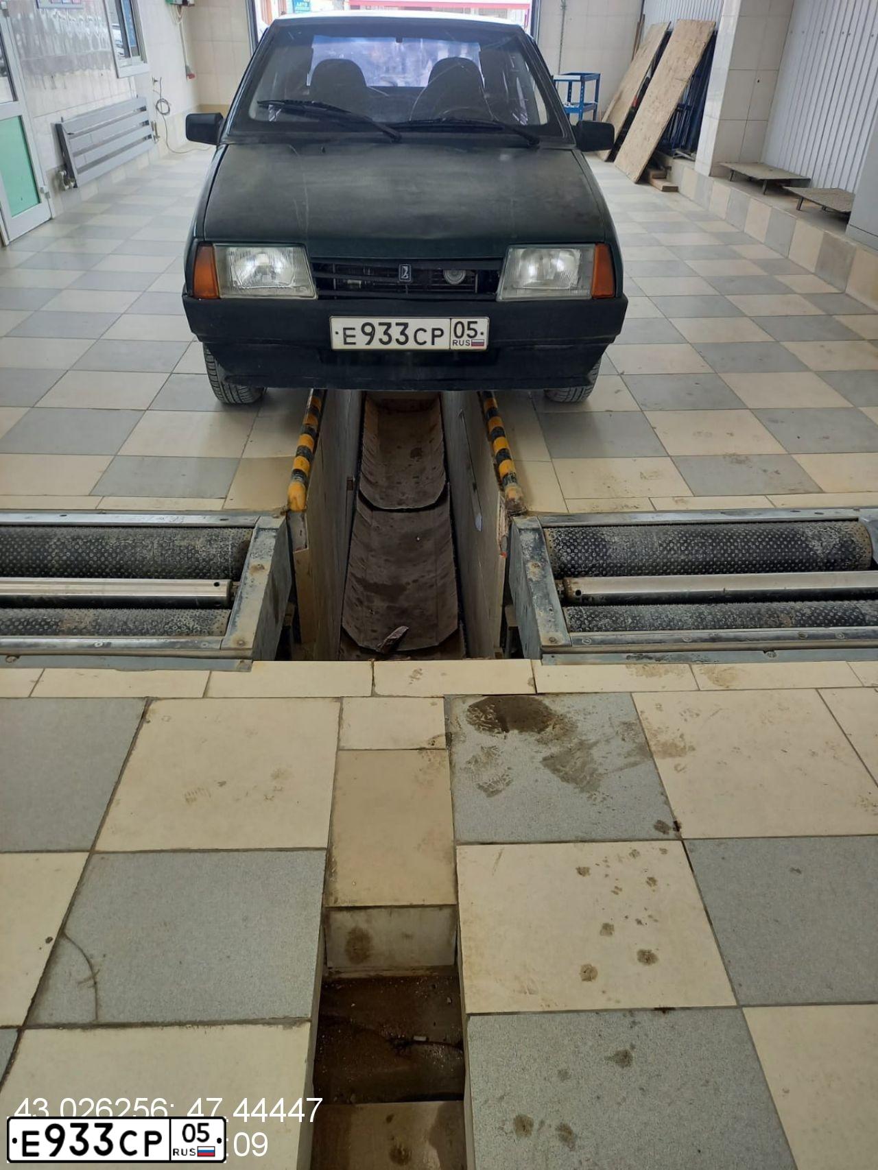 Фото автомобиля LADA 2109 SAMARA, 2005 — госномер Е933СР05. Цвет: СИНИЙ МЕТАЛИК