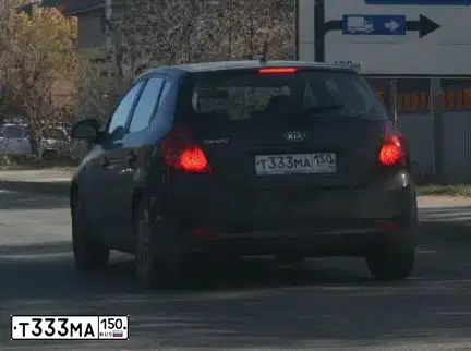 Фото автомобиля KIA CEE'D, 2007 — госномер Т333МА150. Цвет: ЧЕРНЫЙ