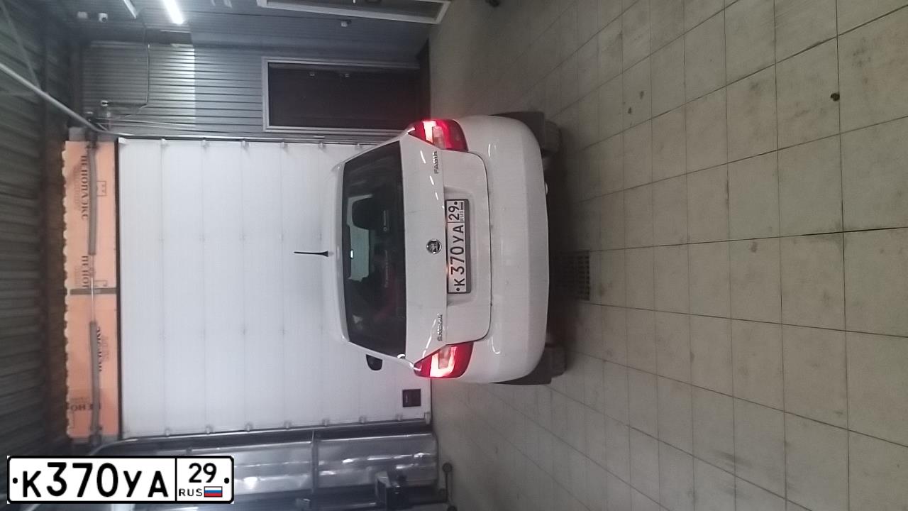 Фото автомобиля SKODA FABIA, 2013 — госномер К370УА29. Цвет: Белый