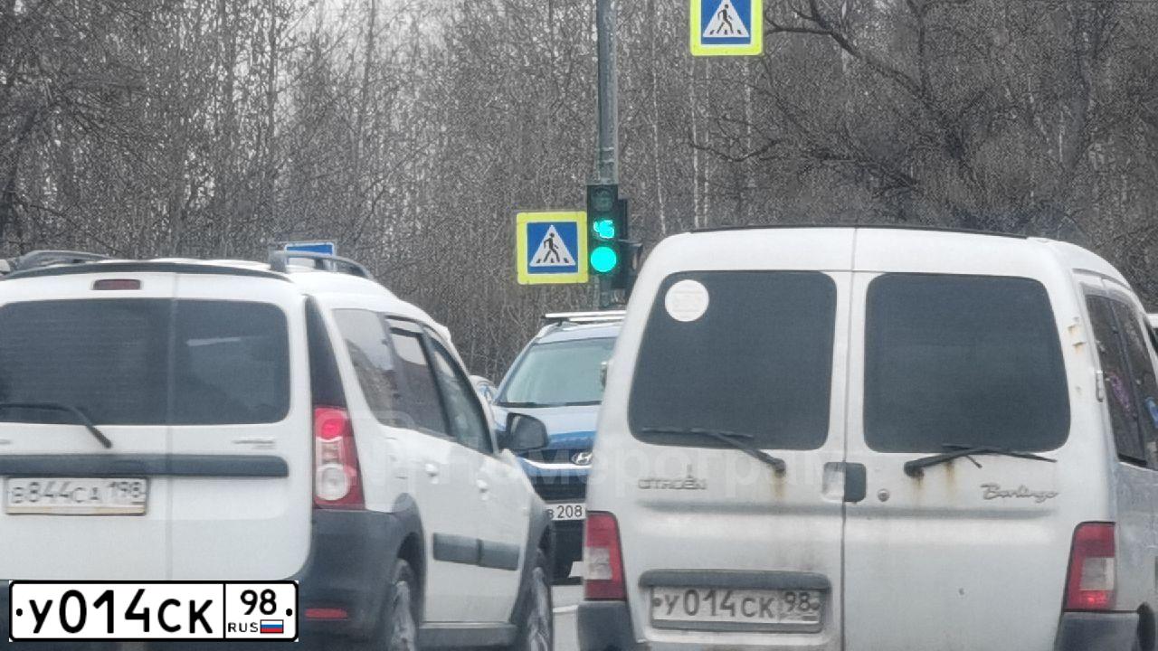 Фото автомобиля CITROEN BERLINGO, 2008 — госномер У014СК98. Цвет: Серебристый