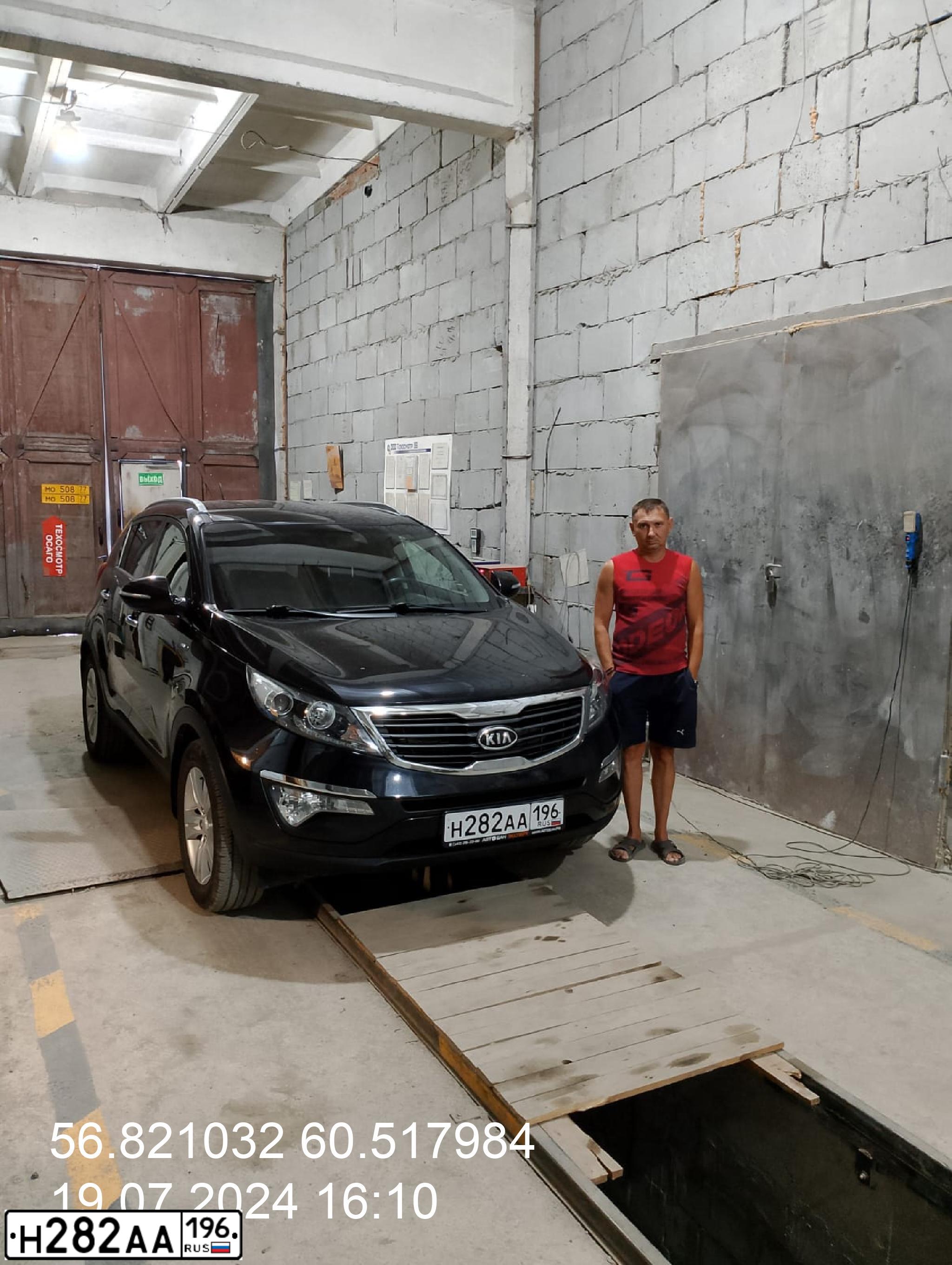 Фото автомобиля KIA SPORTAGE, 2012 — госномер М141ММ96. Цвет: ЧЕРНЫЙ