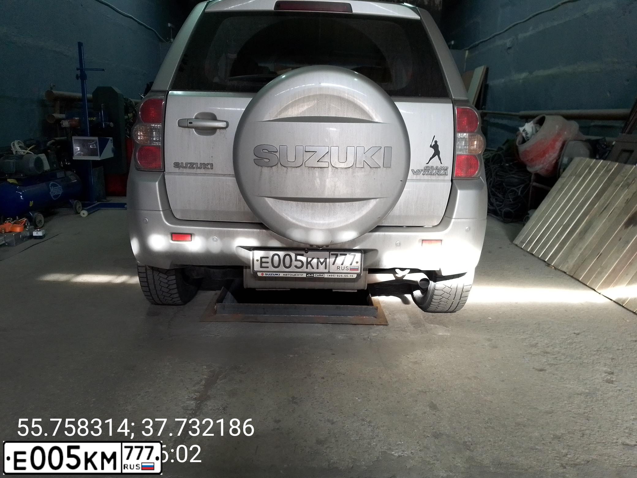 Фото автомобиля SUZUKI /GRAND/ VITARA, 2008 — госномер Е005КМ777. Цвет: Серебристый