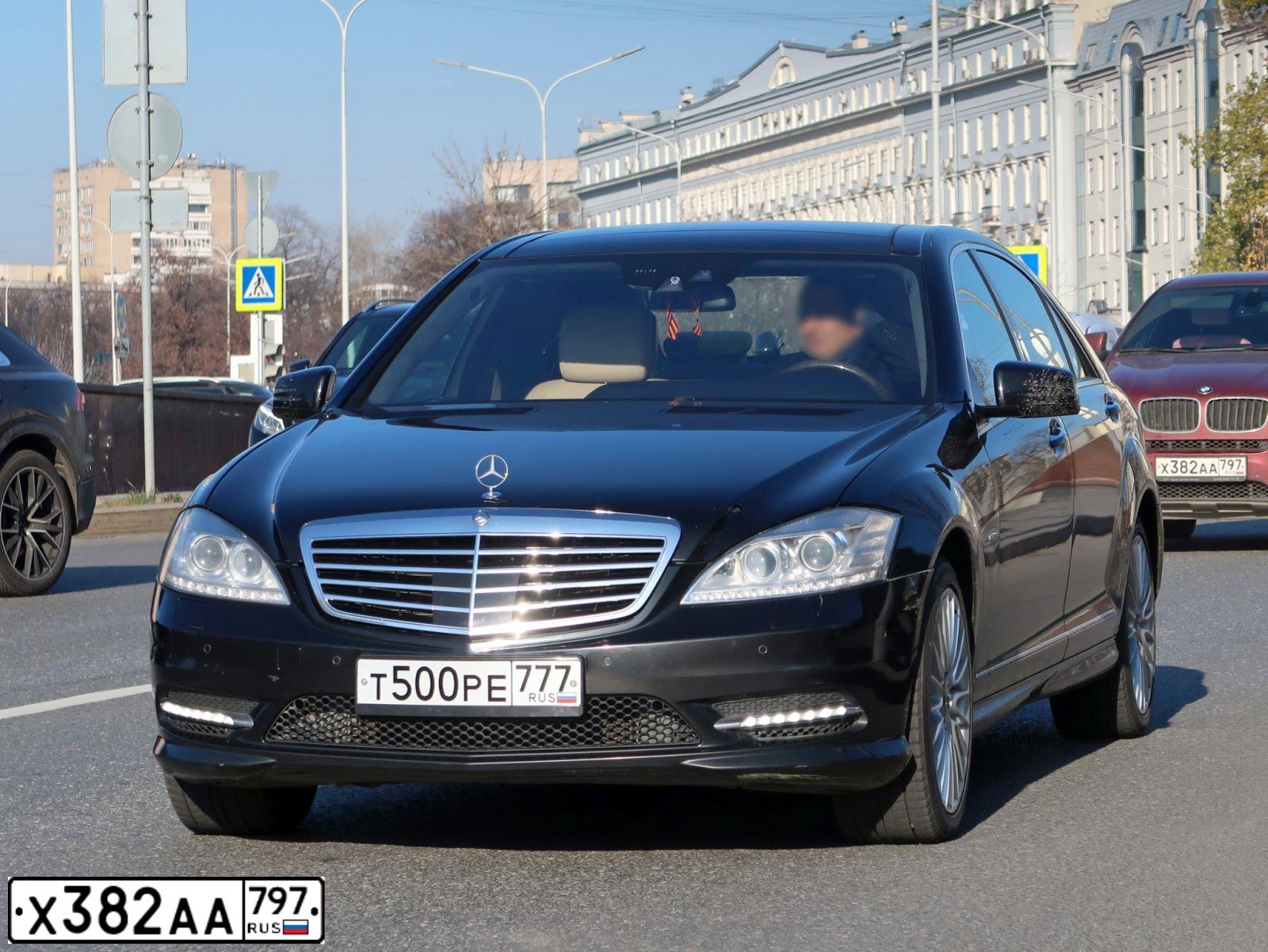 Фото автомобиля BMW X6, 2012 — госномер Х382АА797. Цвет: Красный