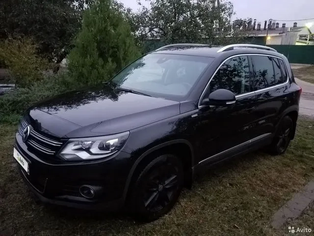 Фото автомобиля VOLKSWAGEN TIGUAN, 2013 — госномер Н602ВЕ777. Цвет: ЧЕРНЫЙ
