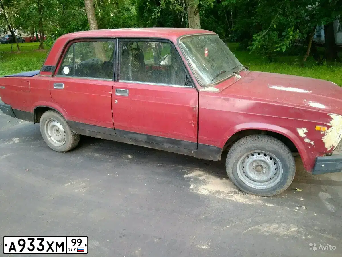 Фото автомобиля ВАЗ 2107, 1994 — госномер А933ХМ99. Цвет: Красный