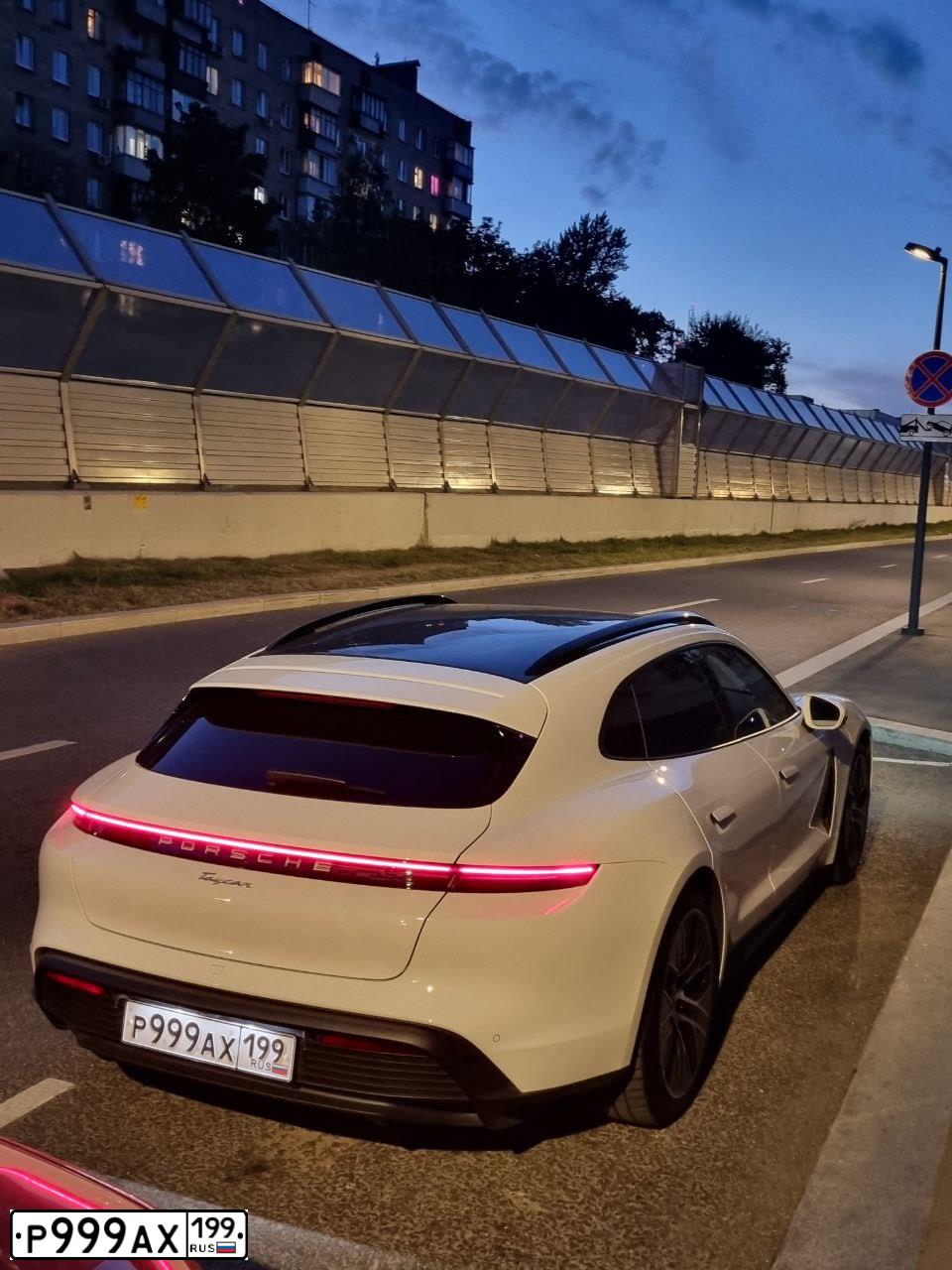 Фото автомобиля PORSCHE CAYENNE, 2006 — госномер Р999АХ199. Цвет: ЧЕРНЫЙ
