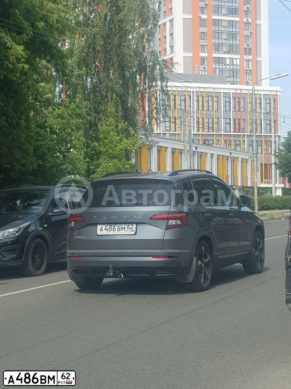 Фото автомобиля RENAULT LOGAN, 2013 — госномер А483ВМ62. Цвет: ЧЕРНЫЙ