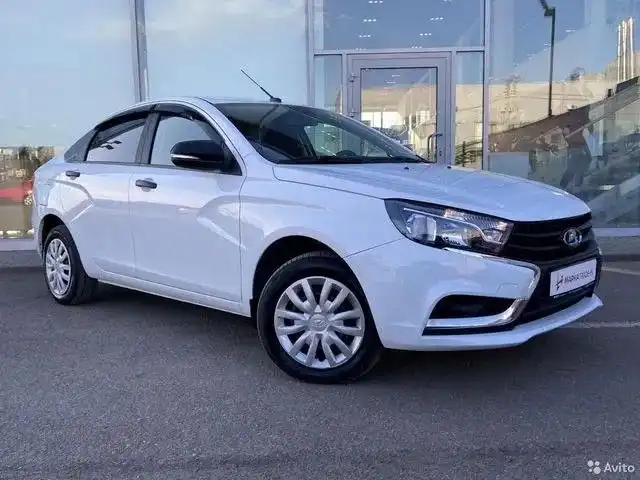 Фото автомобиля LADA VESTA, 2019 — госномер О024АА29. Цвет: Белый