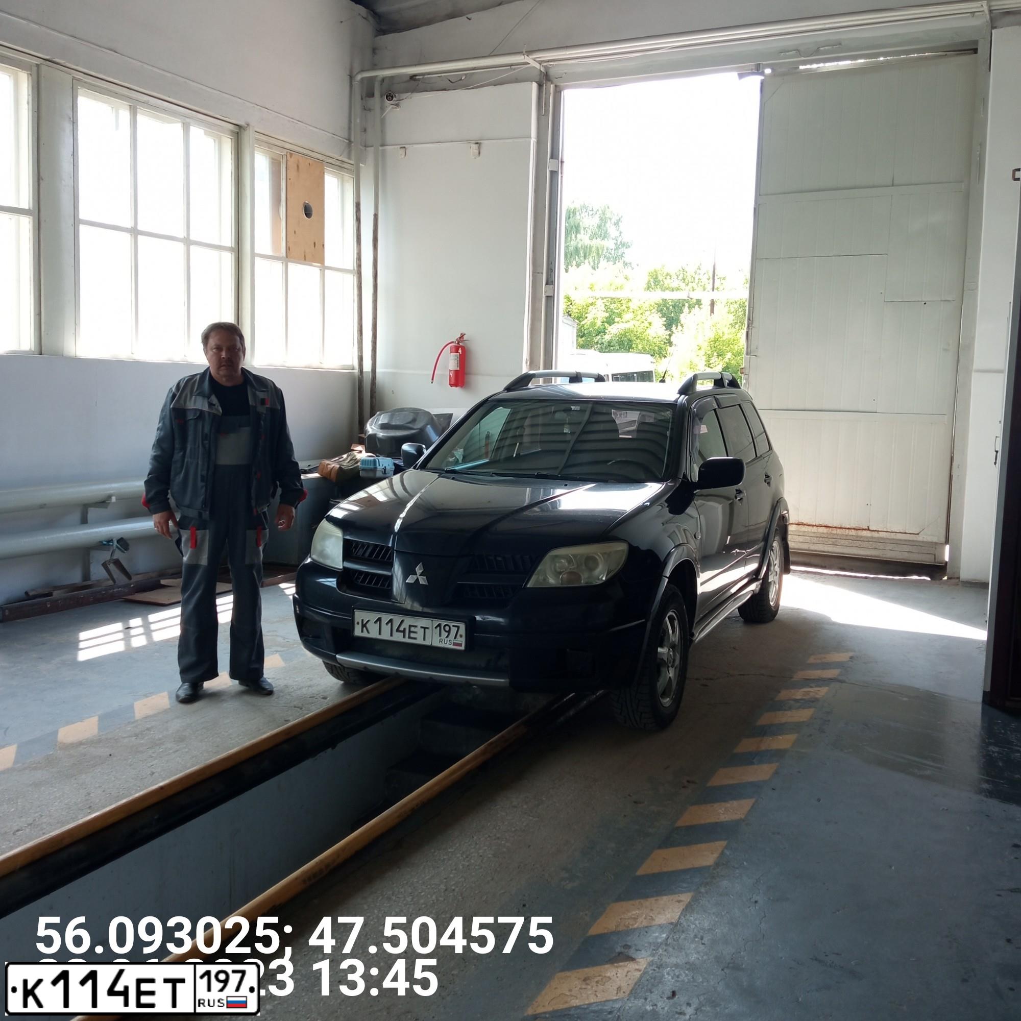 Фото автомобиля MITSUBISHI OUTLANDER, 2007 — госномер О168НВ44. Цвет: ЧЕРНЫЙ