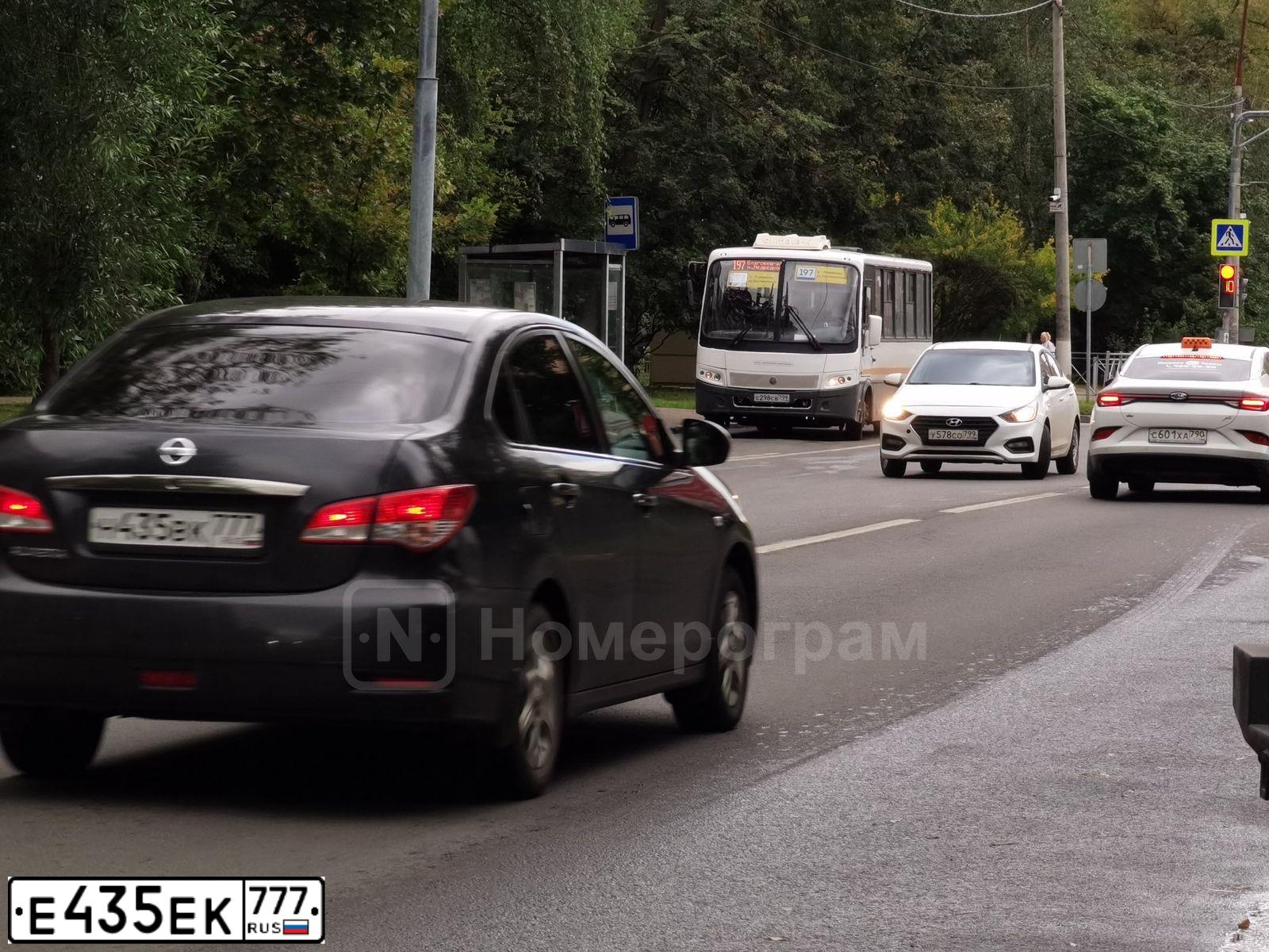 Фото автомобиля MERCEDES SPRINTER, 2013 — госномер Е435ЕК777. Цвет: белый синий