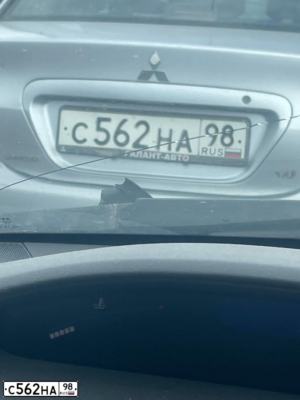 Фото автомобиля MITSUBISHI LANCER, 2007 — госномер С562НА98. Цвет: СЕРЕБРИСТЫЙ