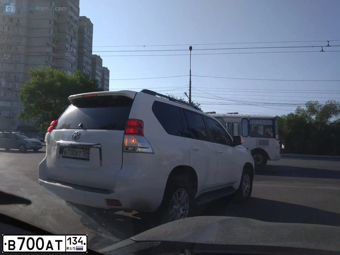 Фото автомобиля TOYOTA LANDCRUISER, 2011 — госномер В700АТ134. Цвет: БЕЛЫЙ