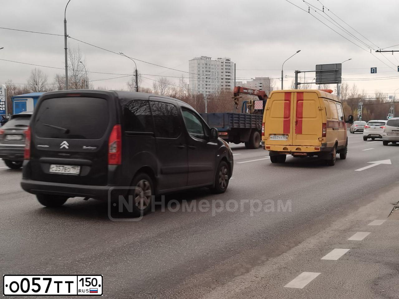 Фото автомобиля CHRYSLER PT CRUISER, 2008 — госномер Т257НО198. Цвет: Темно-синий