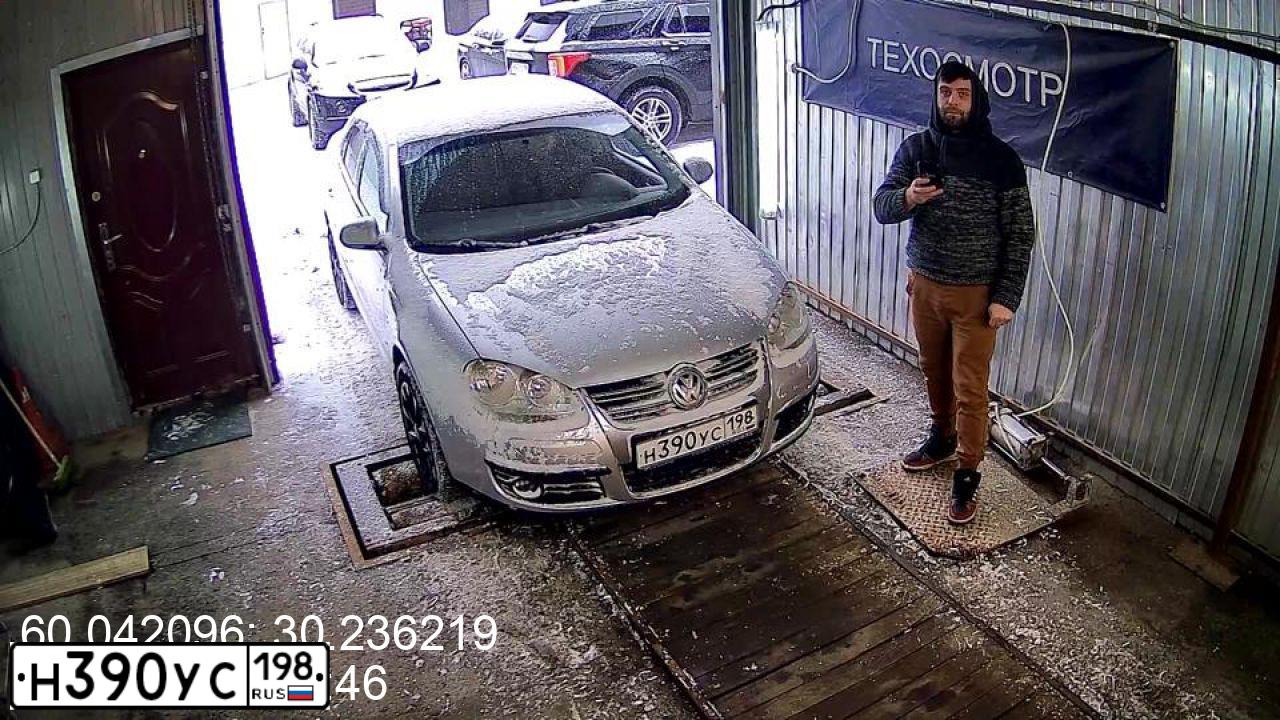 Фото автомобиля VOLKSWAGEN JETTA, 2010 — госномер С911МН198. Цвет: СЕРЕБРИСТЫЙ