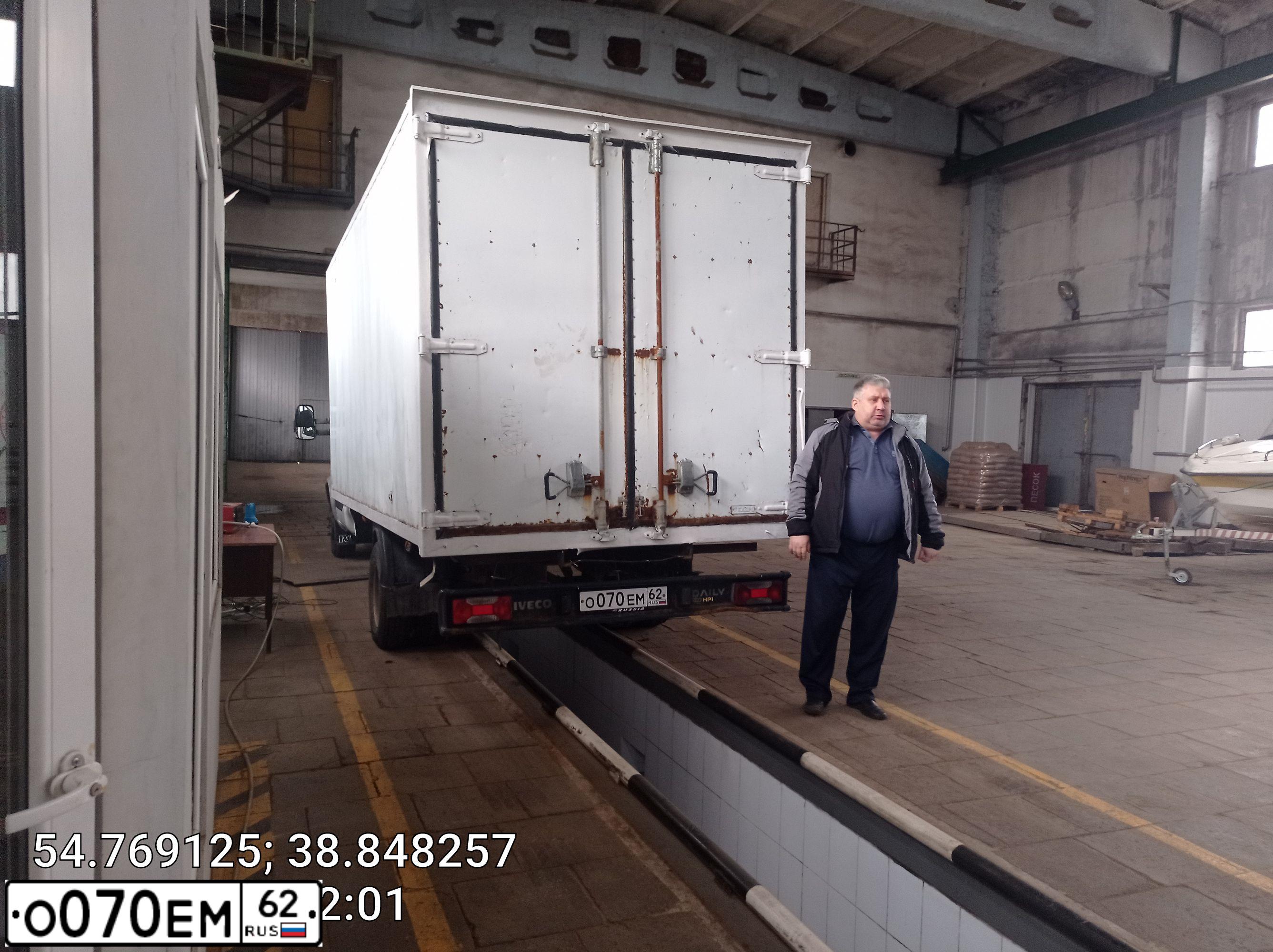 Фото автомобиля IVECO DAILY, 2009 — госномер У173СР790. Цвет: Белый