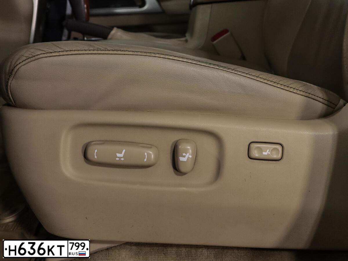 Фото автомобиля TOYOTA LAND CRUISER 200, 2013 — госномер А991СМ43. Цвет: ЧЕРНЫЙ