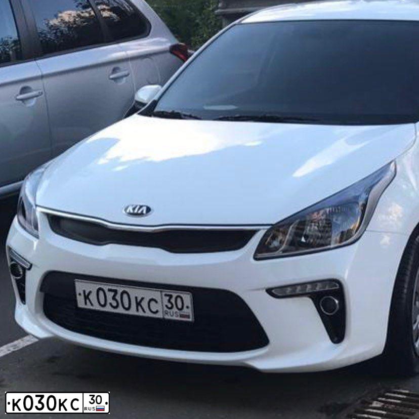 Фото автомобиля KIA RIO, 2014 — госномер А282МО30. Цвет: Белый