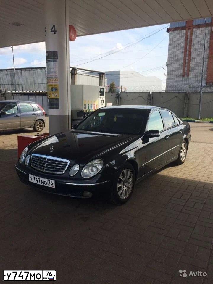 Фото автомобиля MERCEDES E-KLASSE, 2003 — госномер Т750АВ750. Цвет: ЧЕРНЫЙ
