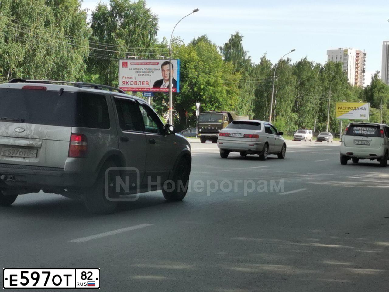 Фото автомобиля FORD EXPLORER, 2003 — госномер К852УК154. Цвет: СЕРЕБРИСТЫЙ