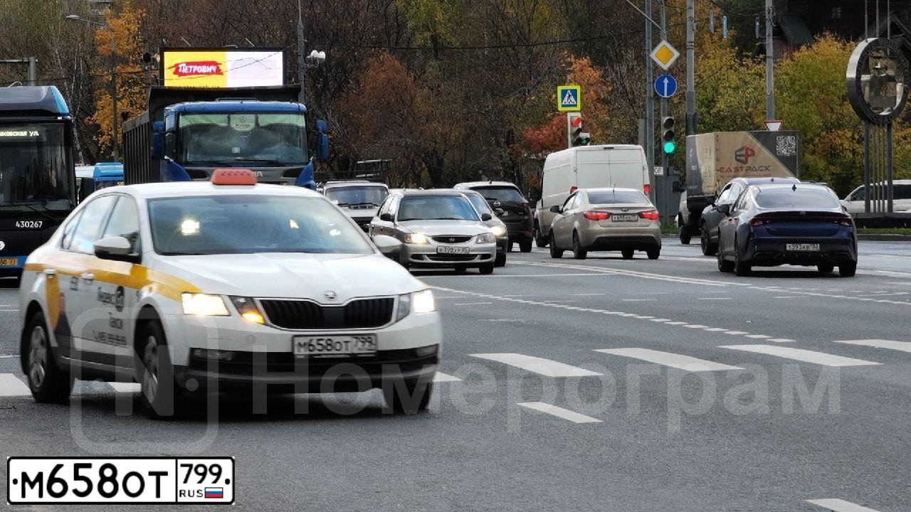 Фото автомобиля SKODA OCTAVIA, 2019 — госномер О990УА193. Цвет: БЕЛЫЙ-ЖЕЛТЫЙ-СЕРЫЙ